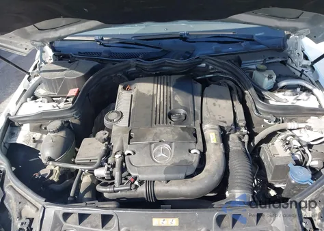 2013 Mercedes-Benz C 250 Sport z USA, uszkodzony, nr VIN WDDGF4HB3DA757264